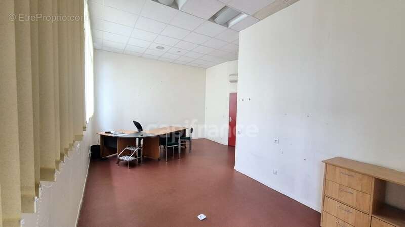 Réelle Opportunité en exclusivité – Baisse de Prix ! Locaux / Bureaux à Tarbes - photo 12