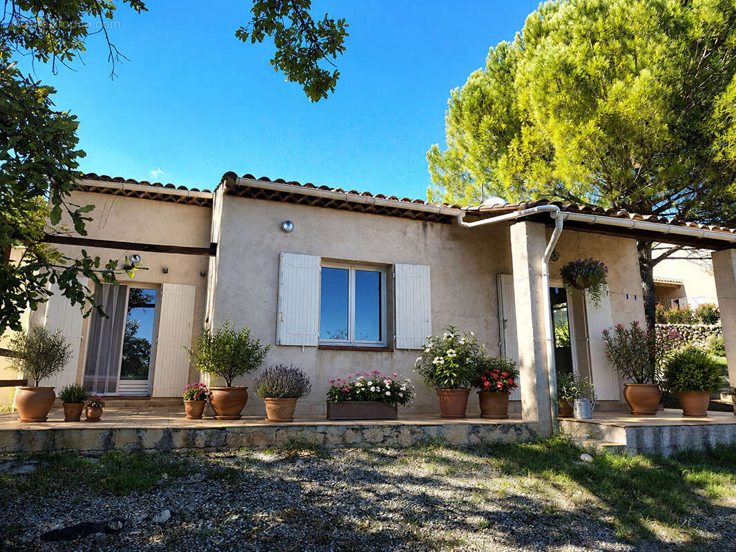En exclusivité à Quinson : Charmante maison individuelle de plain-pied  avec garage - photo 2