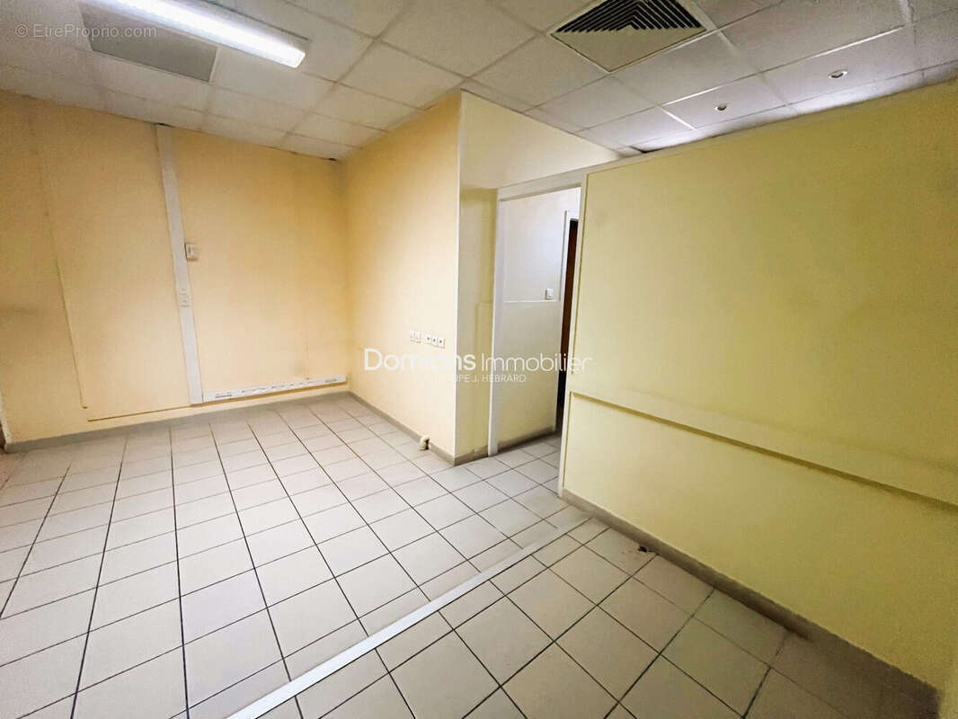 Commerce 270 m² à Perpignan  - photo 6