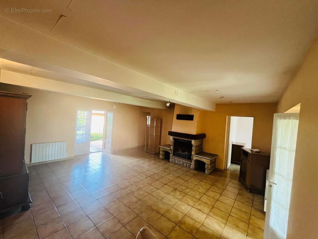 Maison à CRUZILLES-LES-MEPILLAT