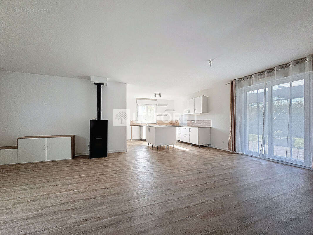 Maison à SAINT-PIERRE-DES-FLEURS