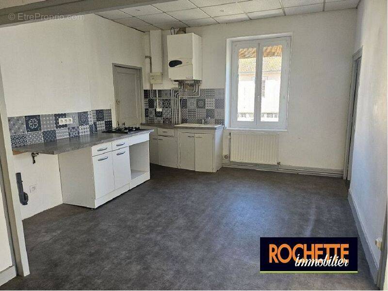 Appartement à VEAUCHE