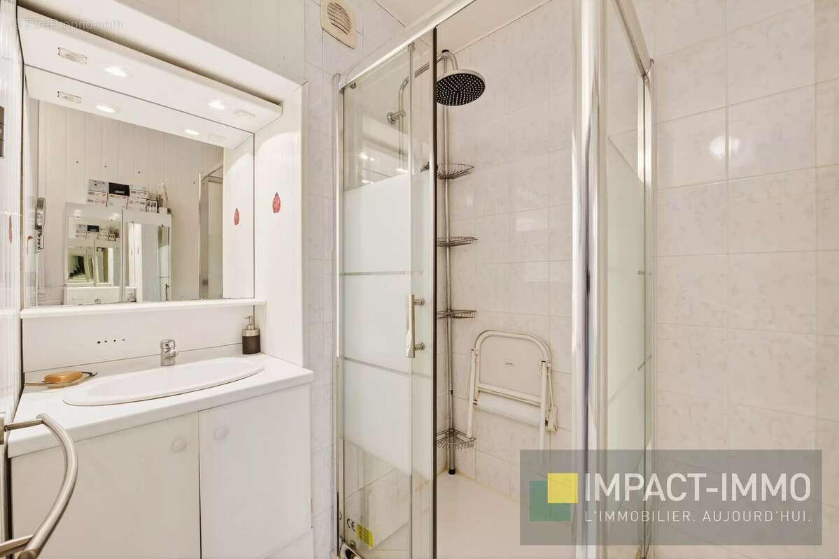 Appartement à COURBEVOIE