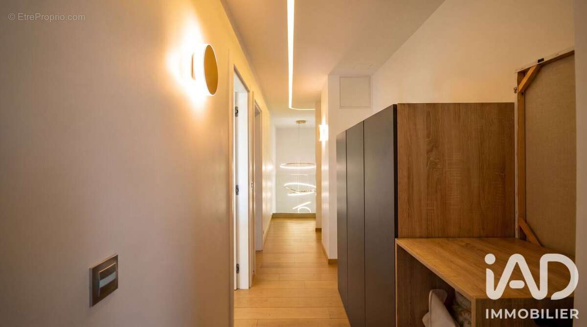 Maison 166 m² à Crozet  - photo 8