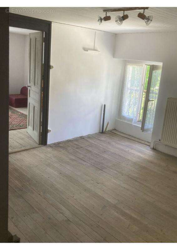Maison de caractère de 250m2 - 9 pièces- Charme, histoire et fort potentiel touristique - photo 9