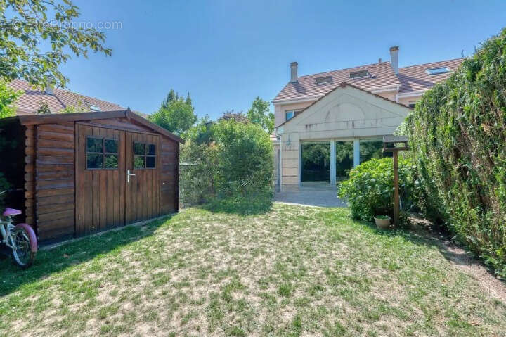 Maison à VOISINS-LE-BRETONNEUX