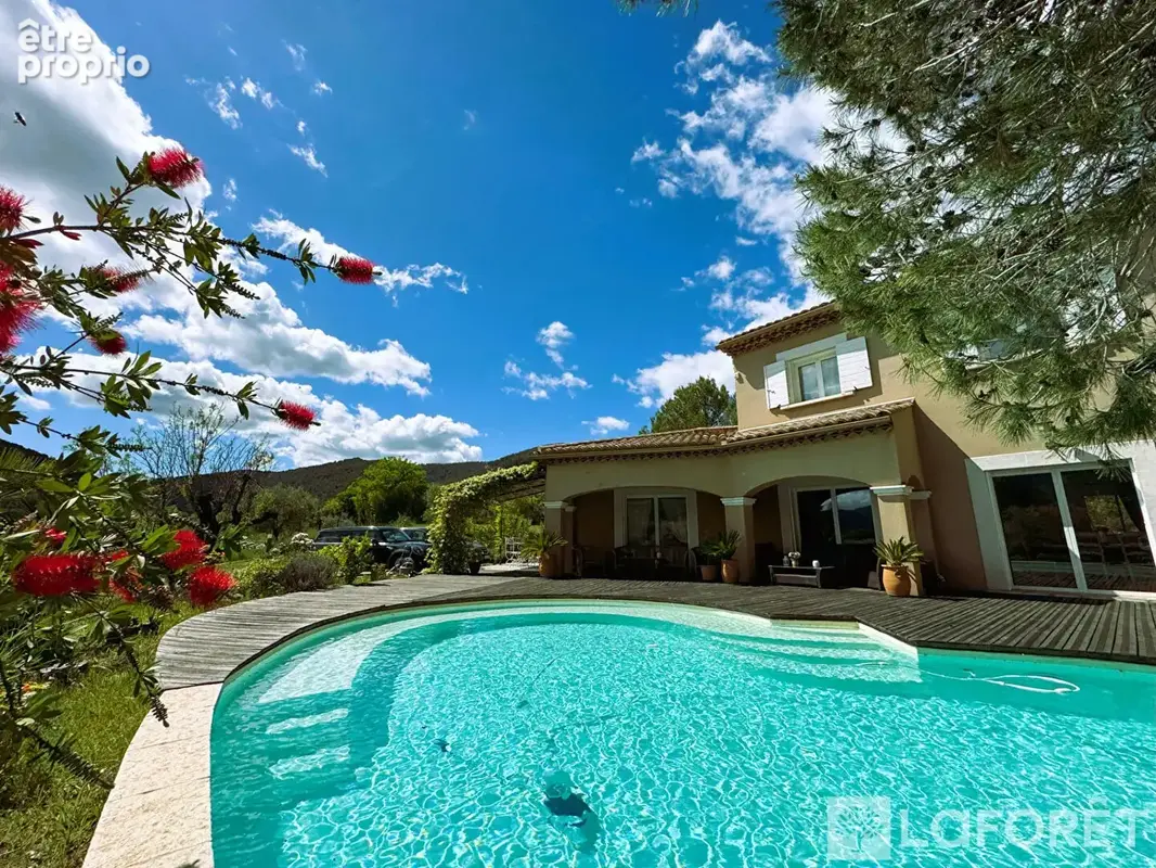 Villa Saint Zacharie 157 m²  6 chambres - photo 12