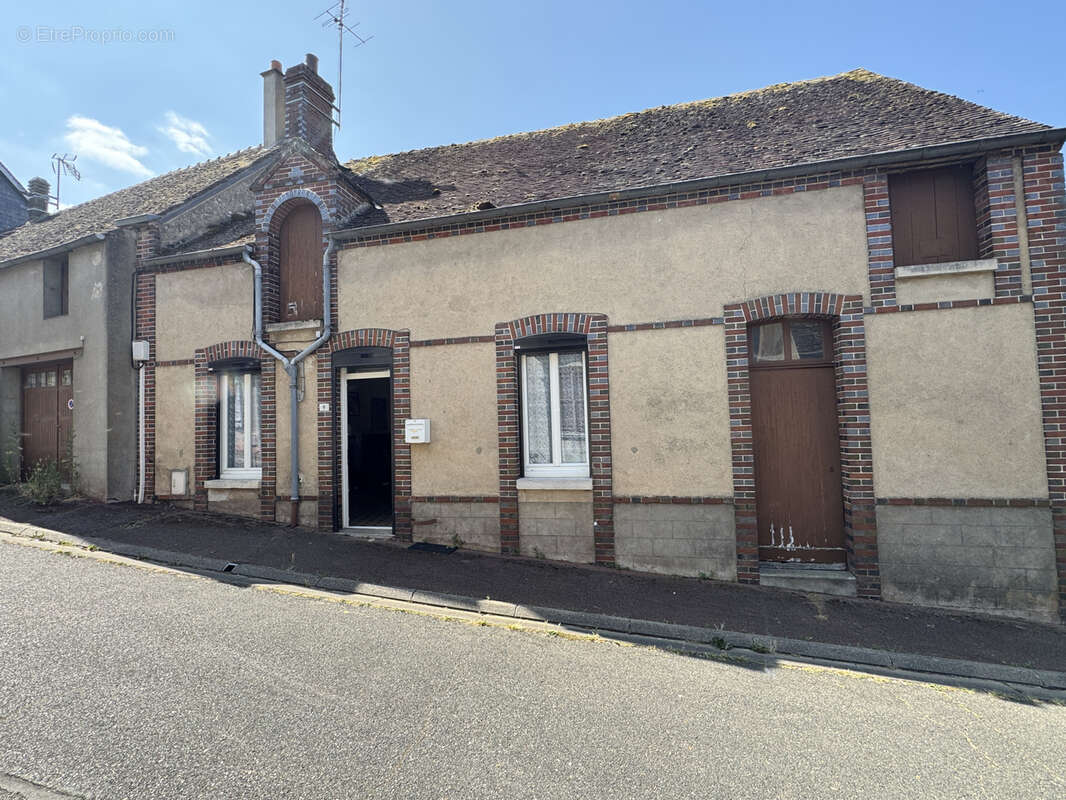 Maison à MONTCORBON