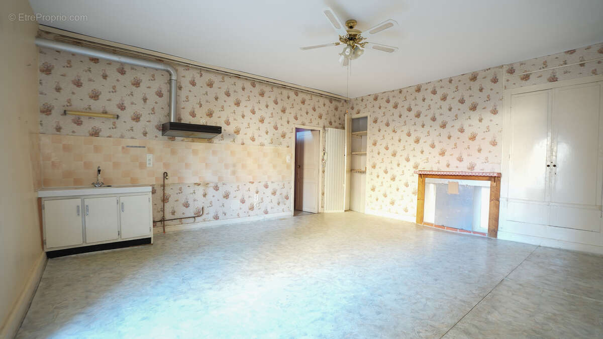 Appartement 286 m² à vendre à Vic-Le-Comte (63270) - photo 3