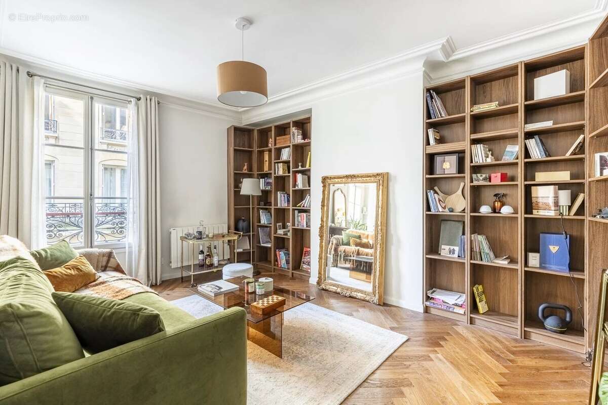 Appartement à PARIS-16E
