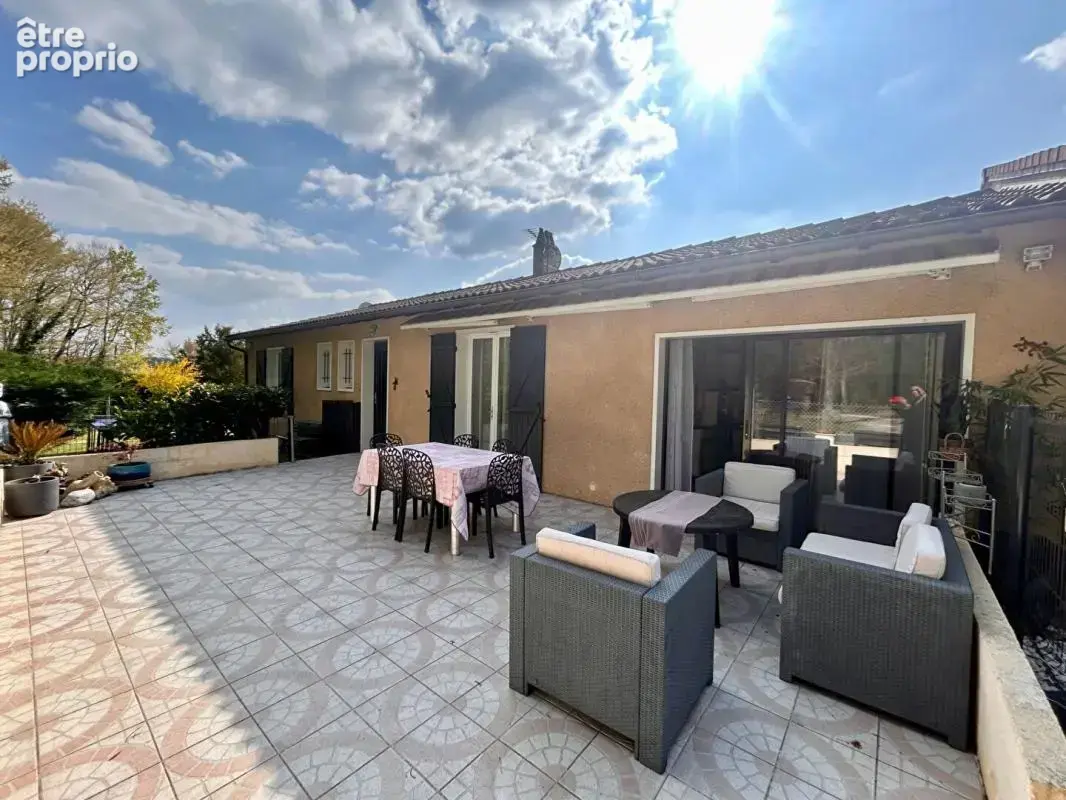 A vendre, maison familiale de plain-pied de 181 m² a Mensignac 24350 - photo 16