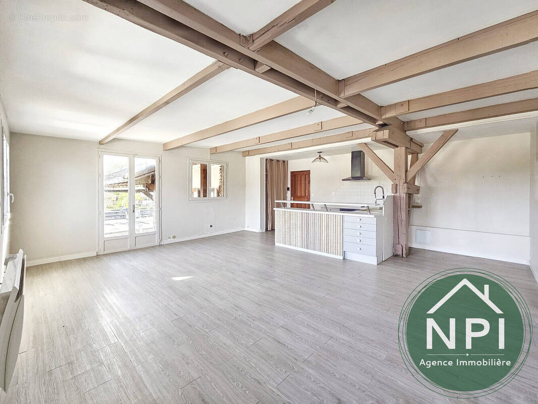 Appartement à VERT-SAINT-DENIS