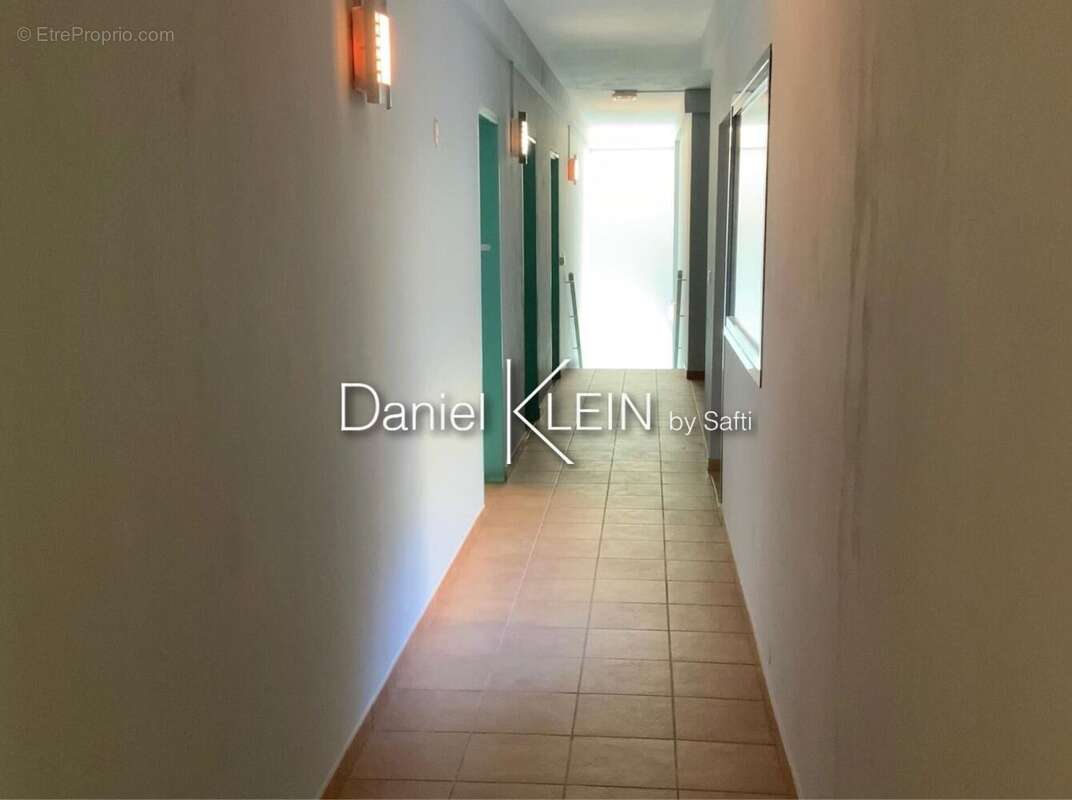 Photo 7 - Commerce à TOURRETTES