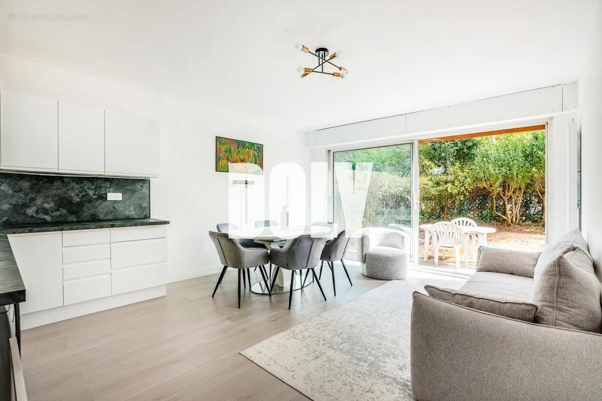 Appartement à NEUILLY-SUR-SEINE