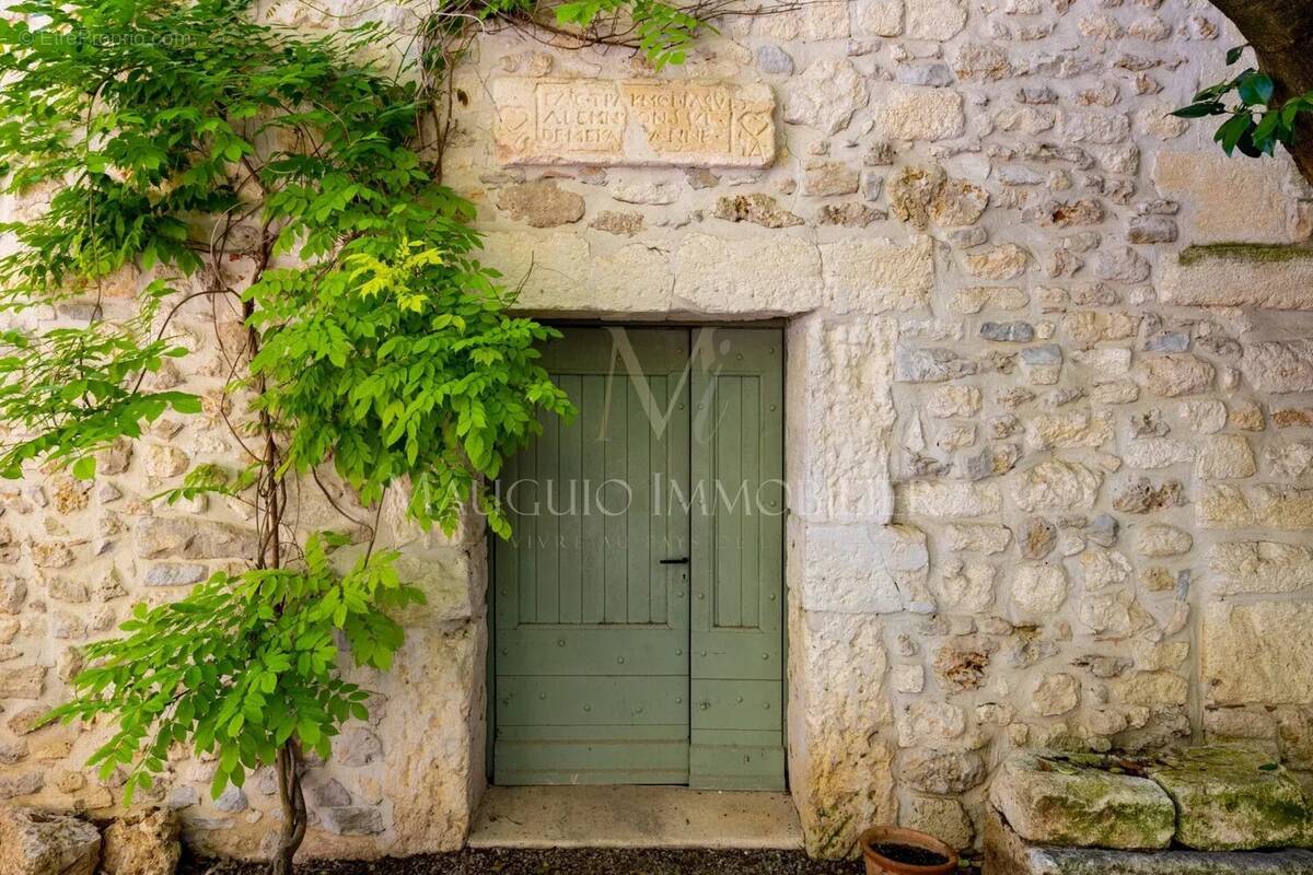 Appartement à MAUGUIO