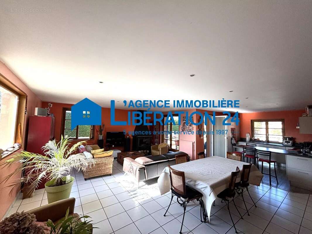 Maison familiale de 190 m² avec piscine, beaux volumes et cadre privilégié - photo 2