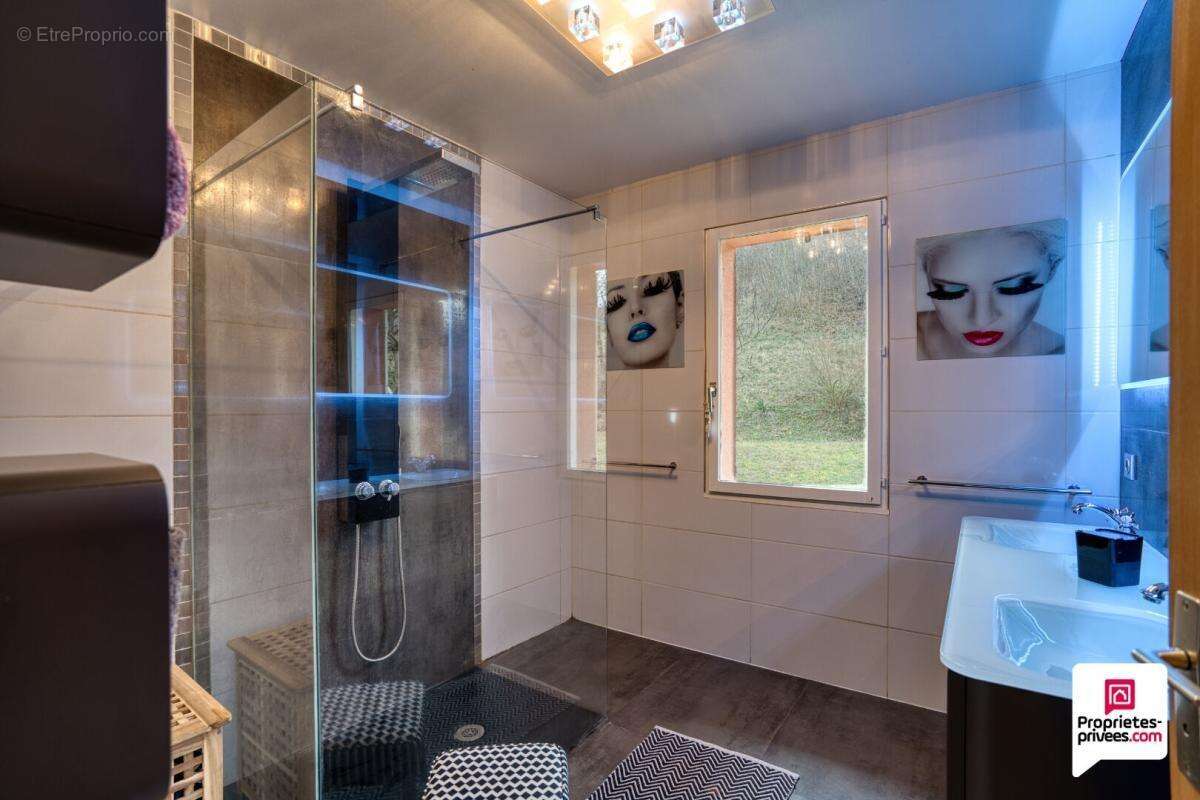 Magnifique maison familiale de 158 m2  + sous sol - Terrain  2445 m2 - photo 11
