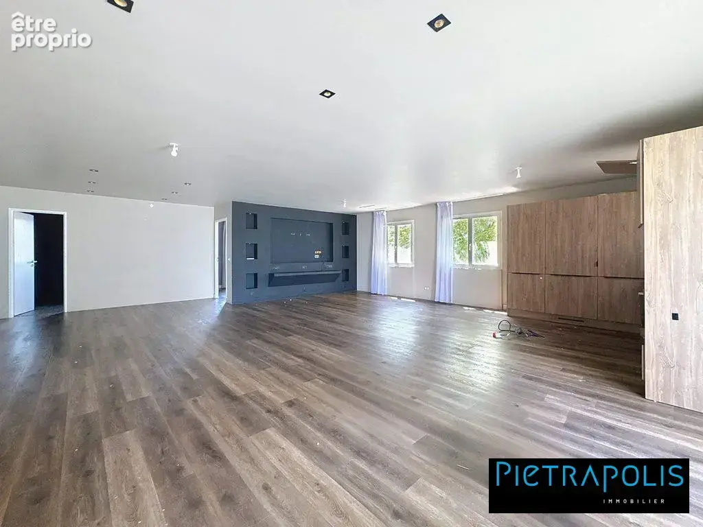 Appartement 430 m² à Craponne  - photo 9