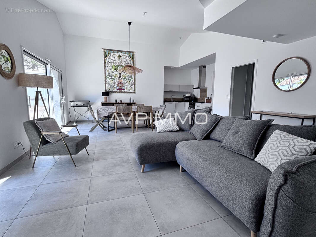 Appartement à SAINT-CYR-SUR-MER