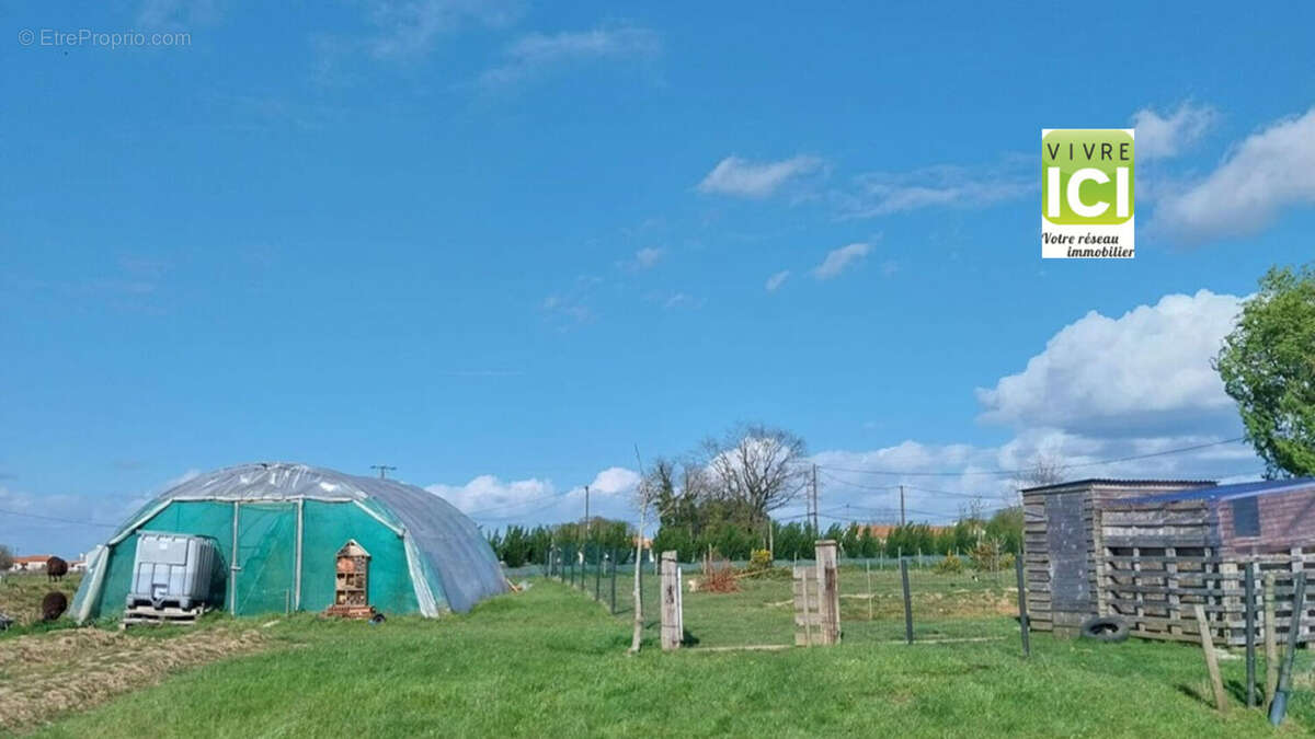 Maison à LA CHAPELLE-BASSE-MER