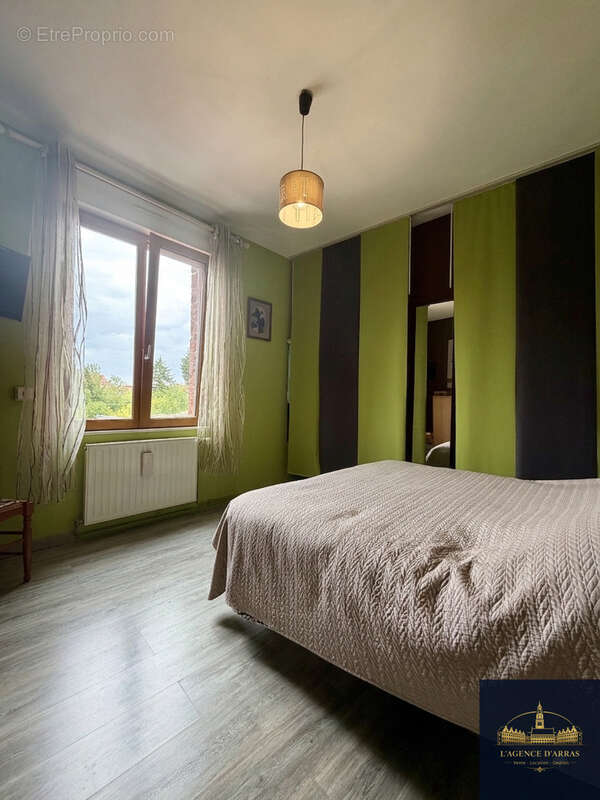 NOUVEAUTÉ- Maison familiale arrière gare- Volumes, Luminosité et beau Jardin - photo 9
