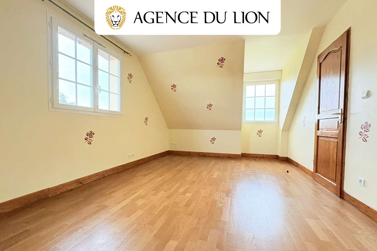 Maison traditionnelle de qualité – Géothermie – Terrain 2 900 m² - photo 14