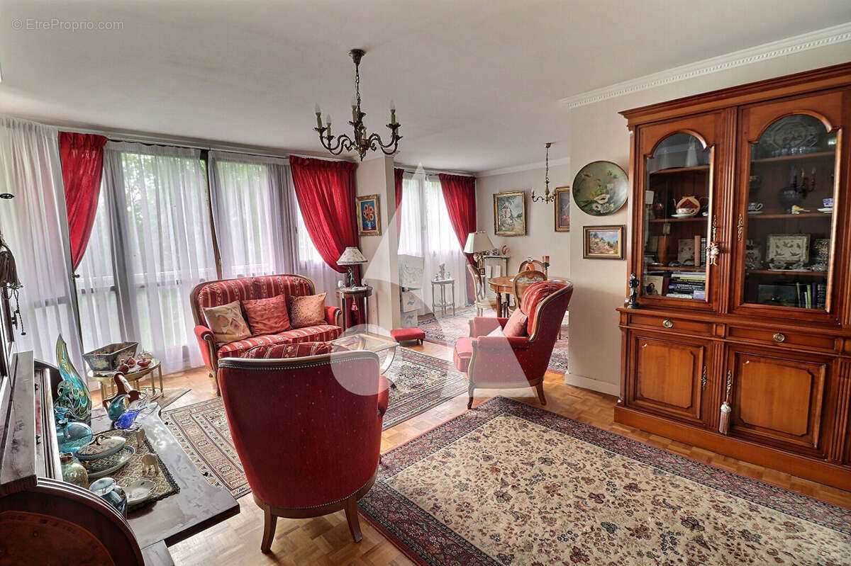Appartement à BEAUCHAMP