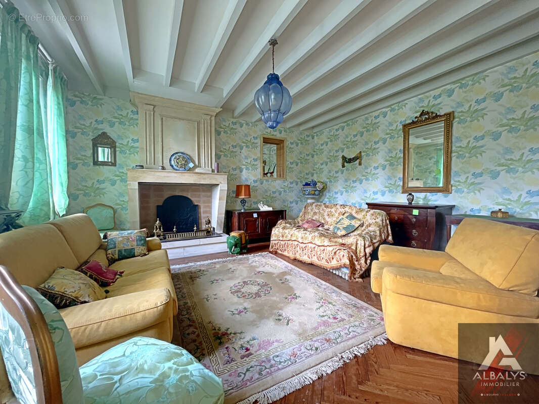 Maison à LES ARTIGUES-DE-LUSSAC