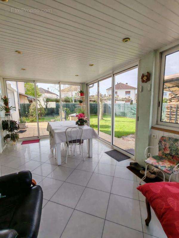 Maison à COLLONGES-LA-ROUGE