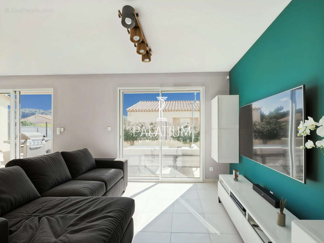 Maison à VINON-SUR-VERDON