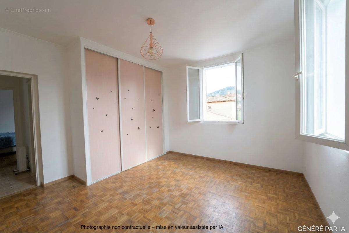 Appartement à CONTES