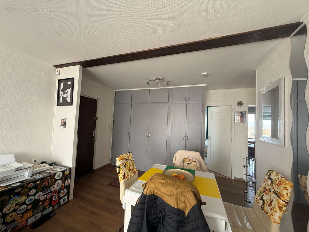 À vendre   F3 au dernier étage avec deux balcons   Saint-Louis, secteur central - photo 4
