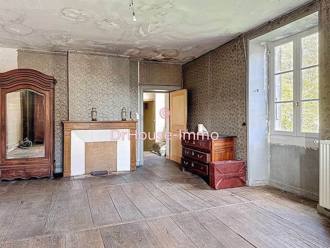 Maison à MANZAC-SUR-VERN