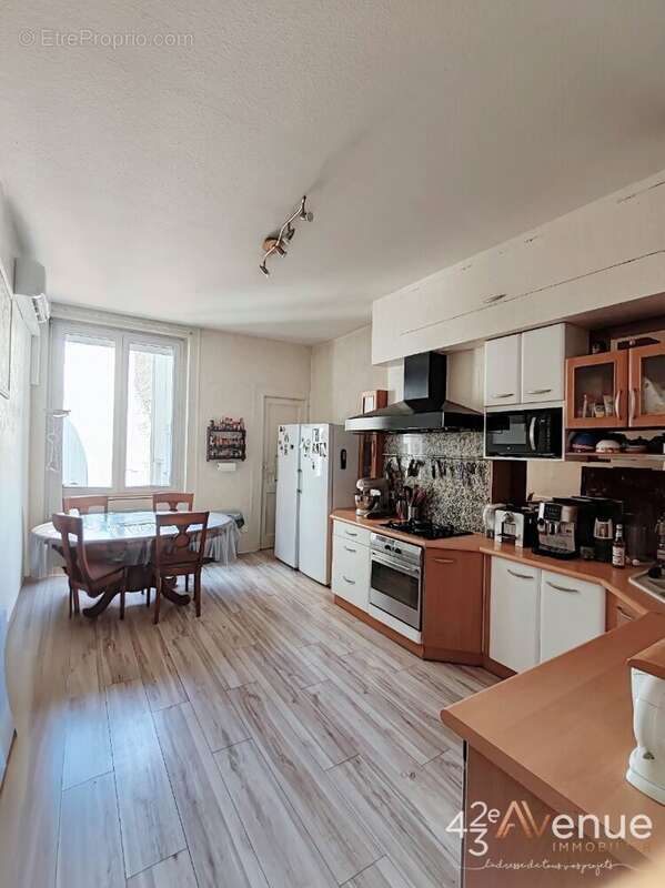 Appartement 139 m² à Saint-Etienne  - photo 6