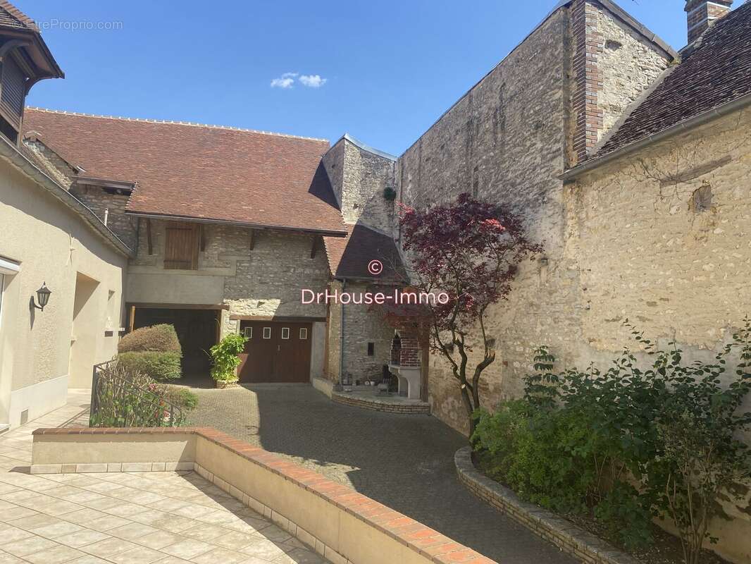 Maison à COUSSEGREY