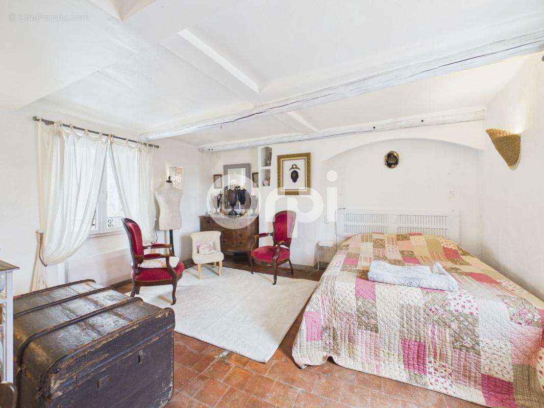 Maison à BAGNOLS-EN-FORET