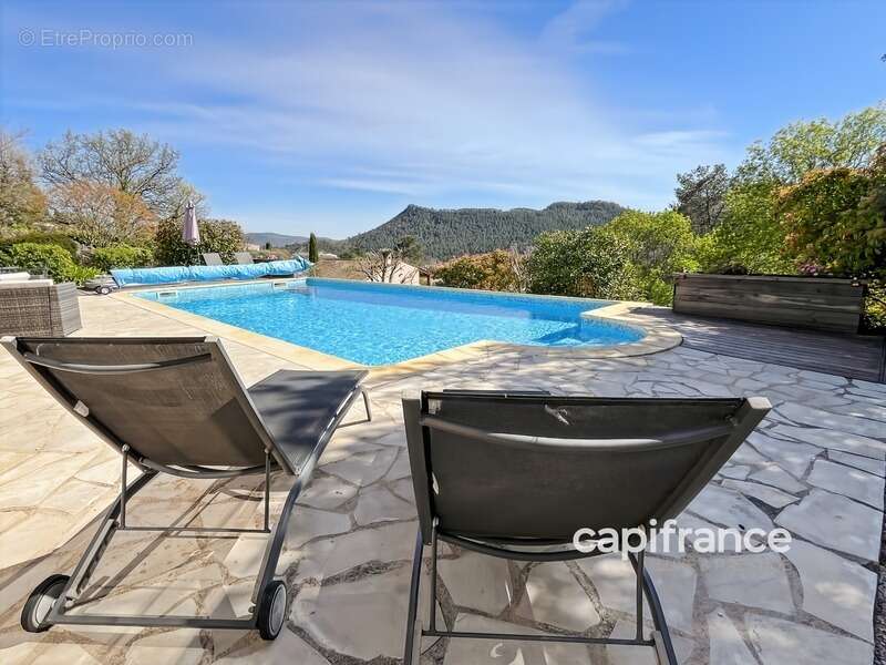 Maison à BAGNOLS-EN-FORET