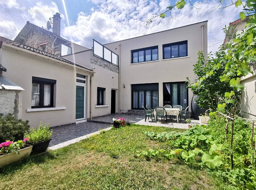 Maison à SARTROUVILLE