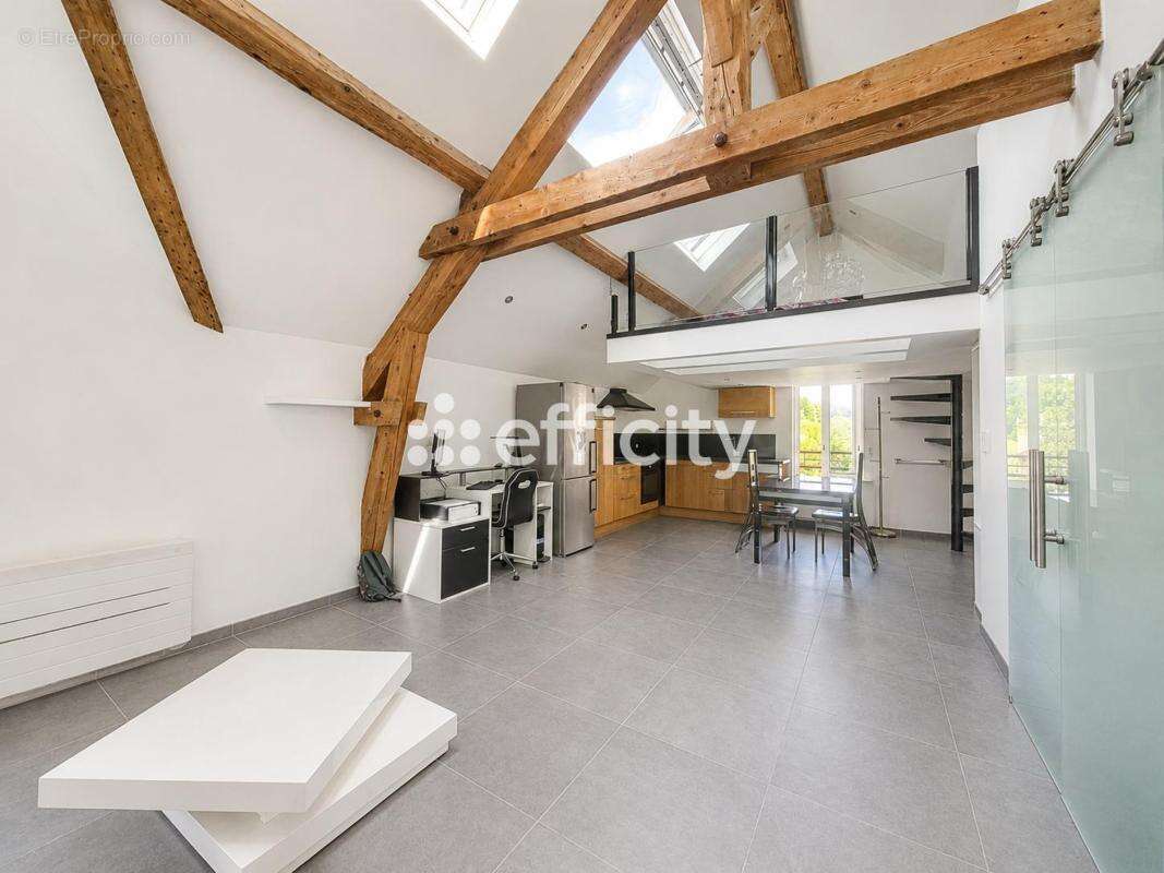 Appartement à CHARBONNIERES-LES-BAINS
