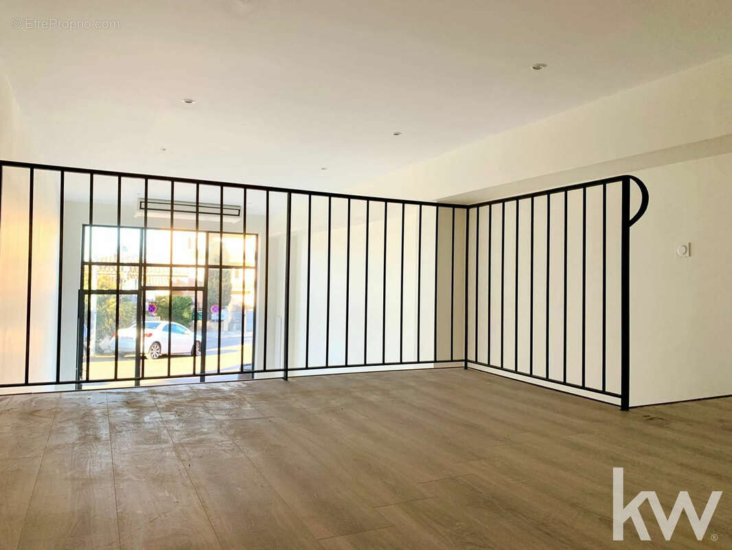 Commerce à BONNIEUX