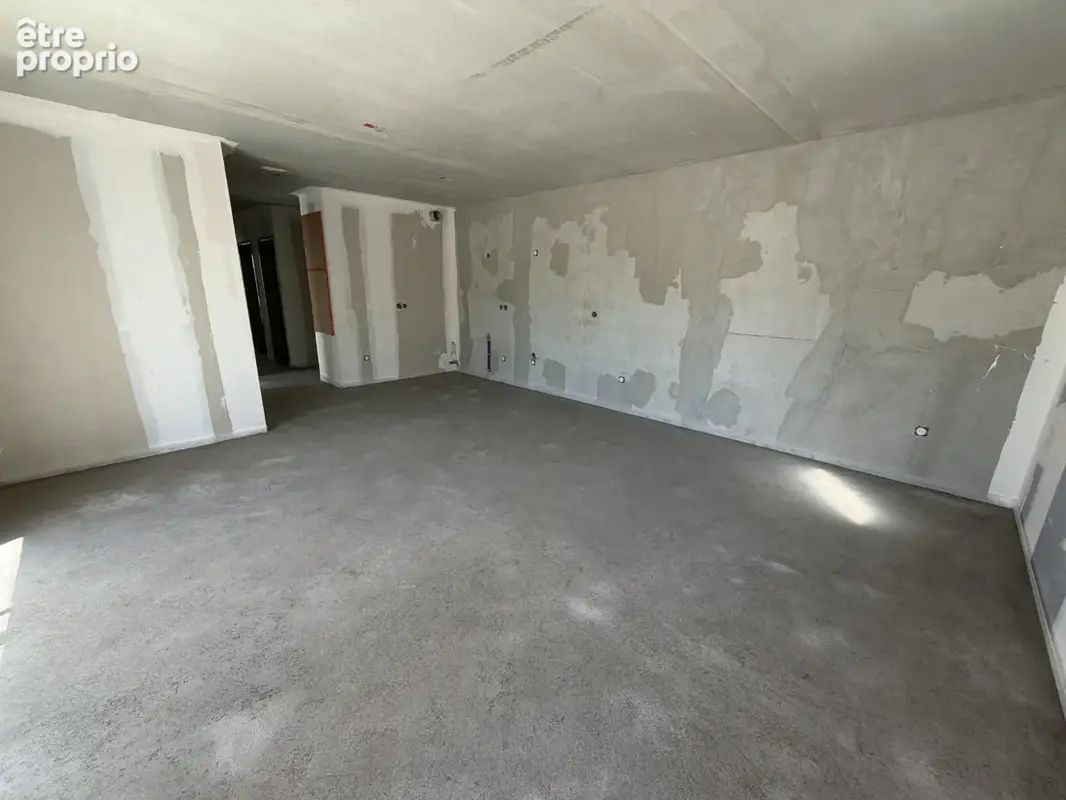 Appartement avec balcon - 2 Parkings sécurisés et notaire réduits - photo 5