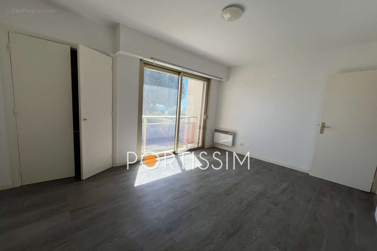 Appartement à SAINT-LAURENT-DU-VAR