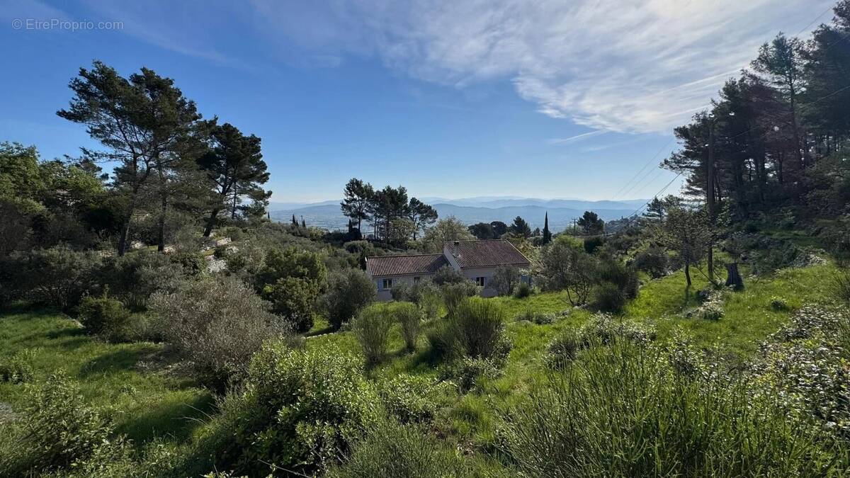 Terrain à SOLLIES-VILLE