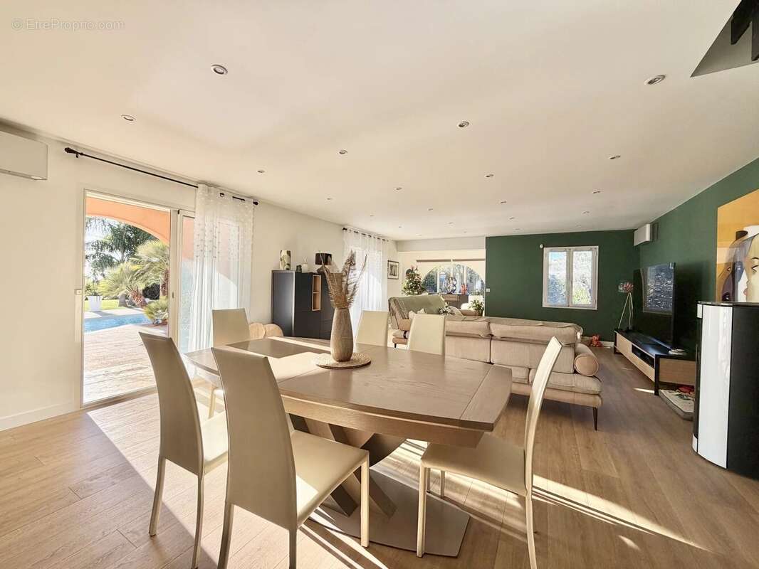 Maison à SAINT-LAURENT-DU-VAR