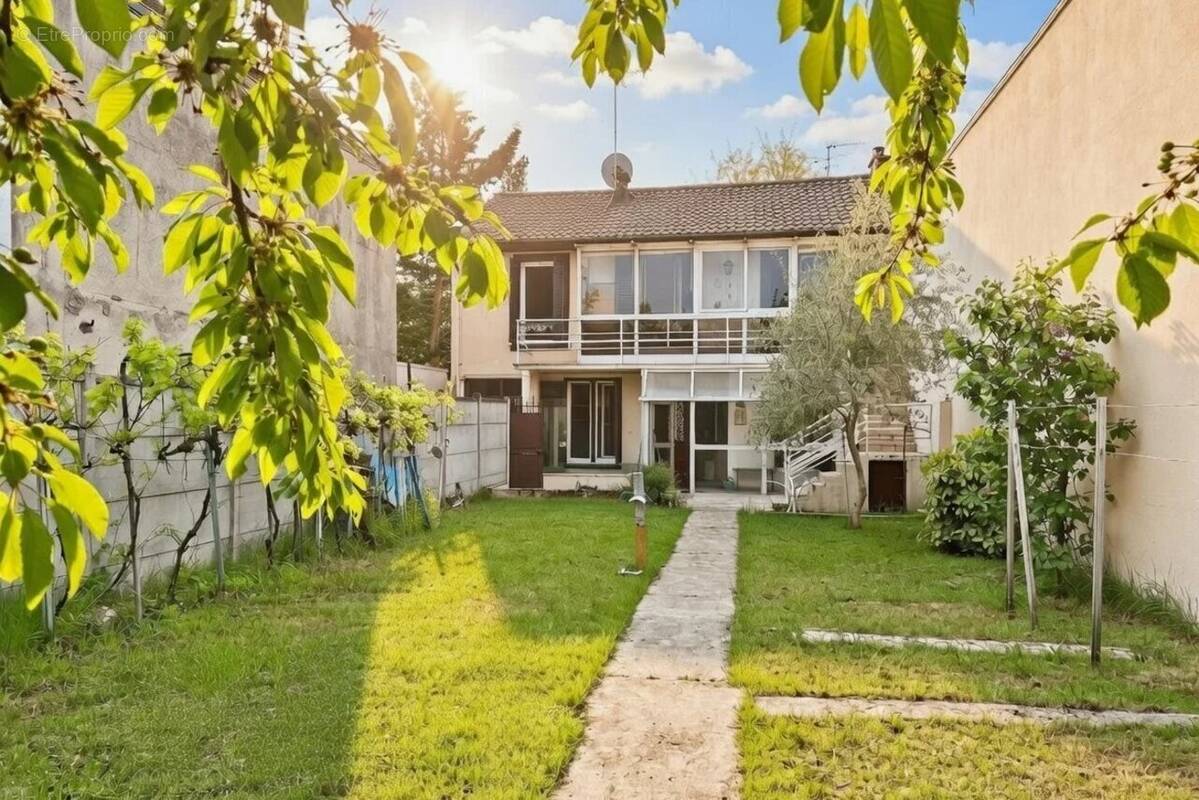 Maison à SAINT-MAUR-DES-FOSSES