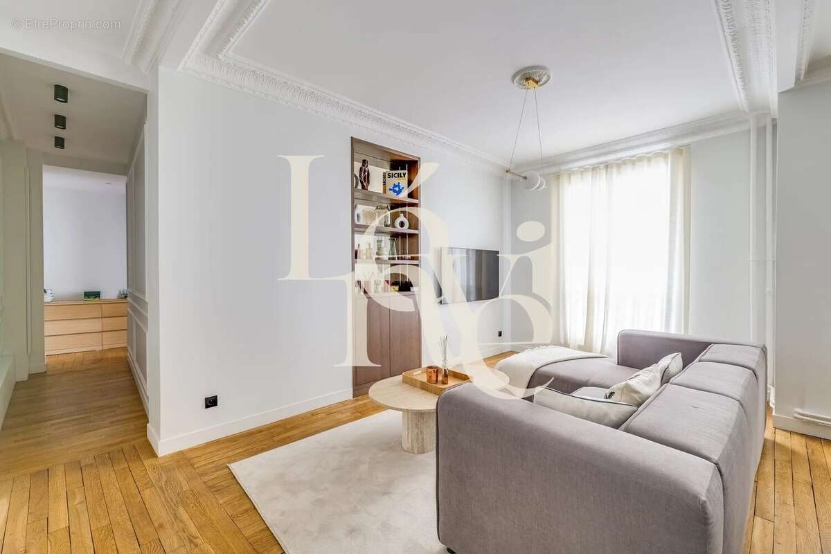 Appartement à PARIS-16E
