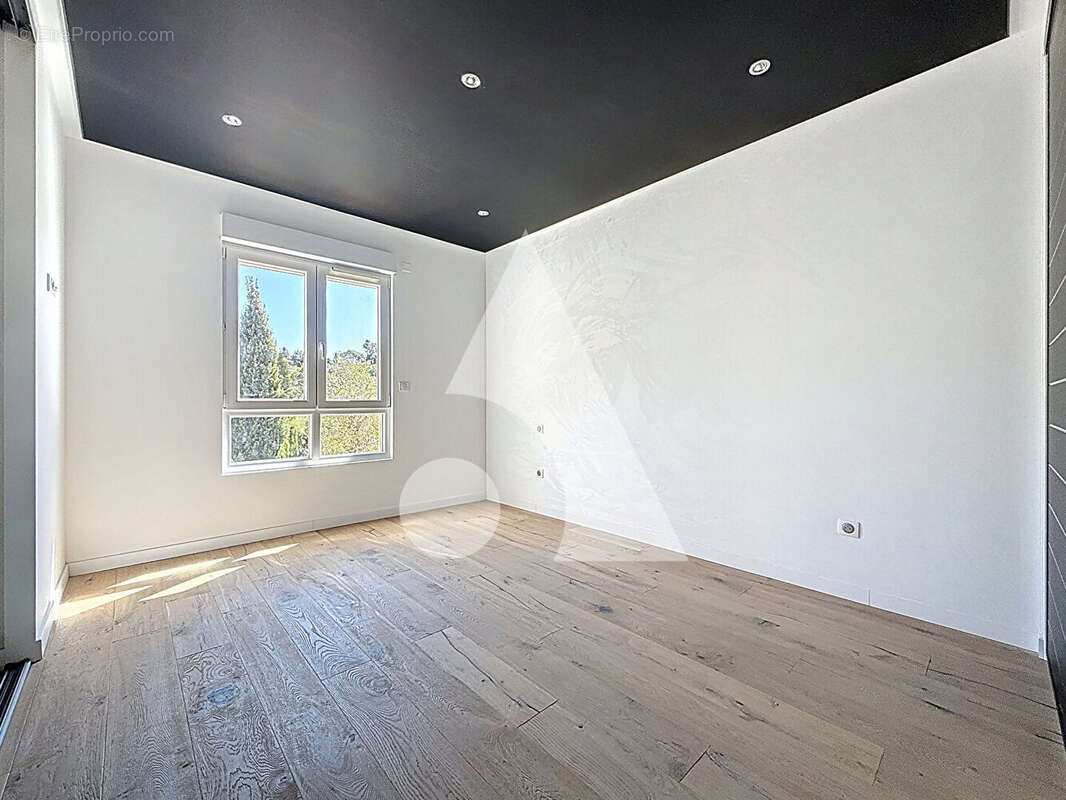 A vendre Villa à Mougins 5 pièces de 165 m² sur 1335 m² de terrain avec piscine - photo 10