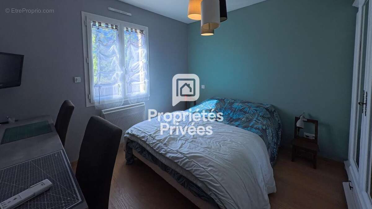 Maison PLAIN-PIED + 2 GARAGES - Secteur Nontron - photo 10