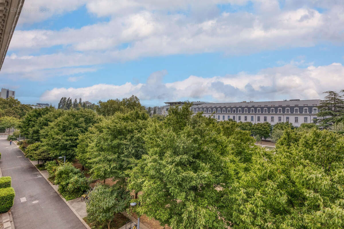 Exclusivité - GRENOBLE CASERNE DE BONNE- T3 Duplex et stationnement - photo 12