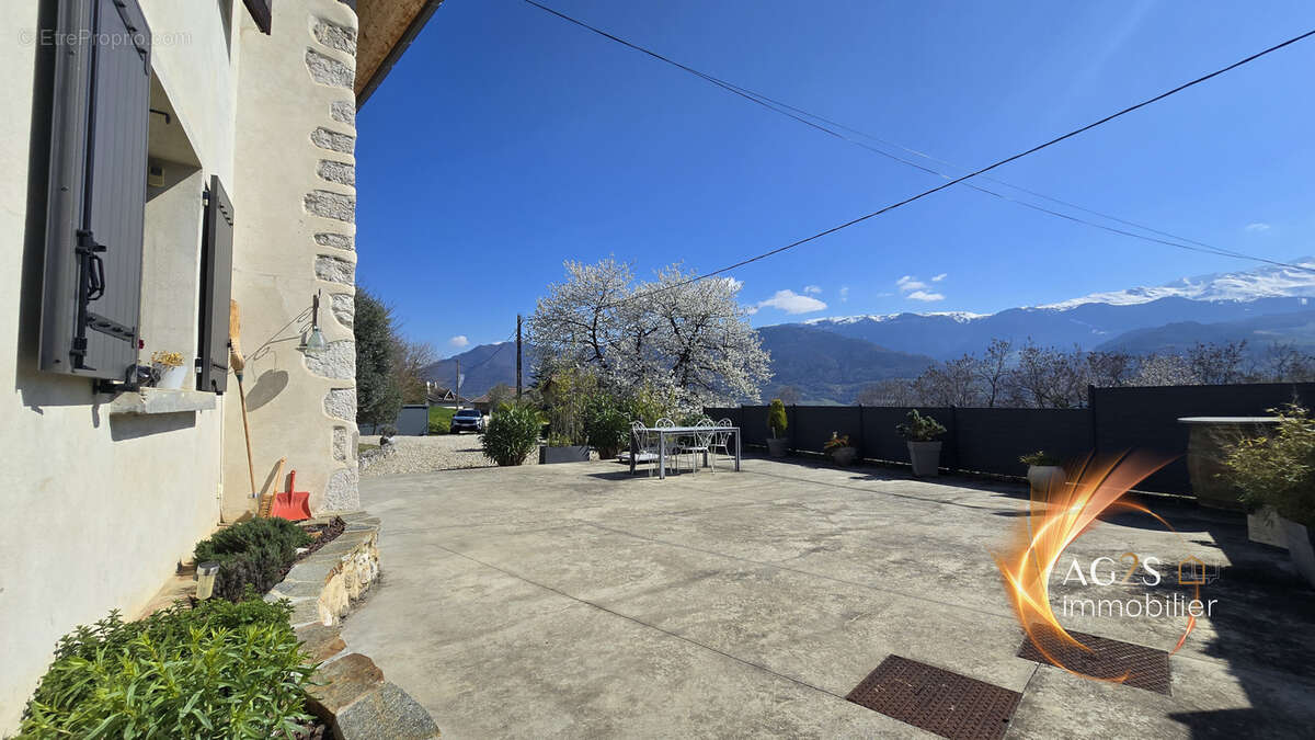 Maison à LA TERRASSE